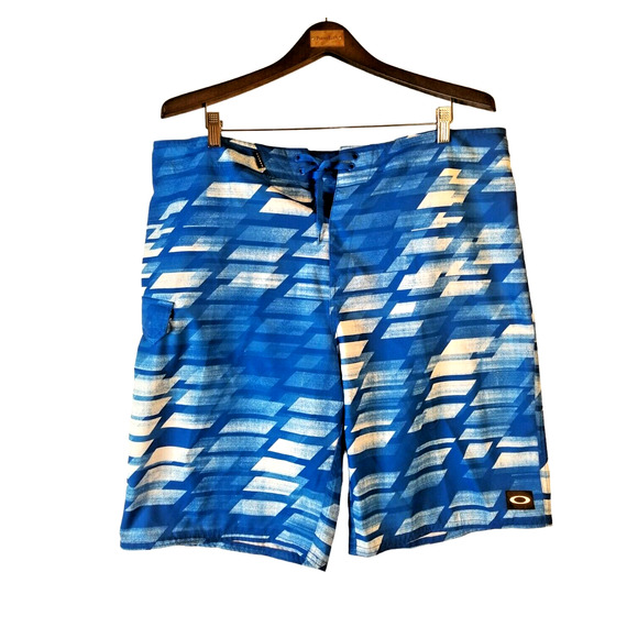 Oakley Lightweight swing Shorts Men's Size 40 in blue white Inseam 10.5 in - Picture 1 of 8
